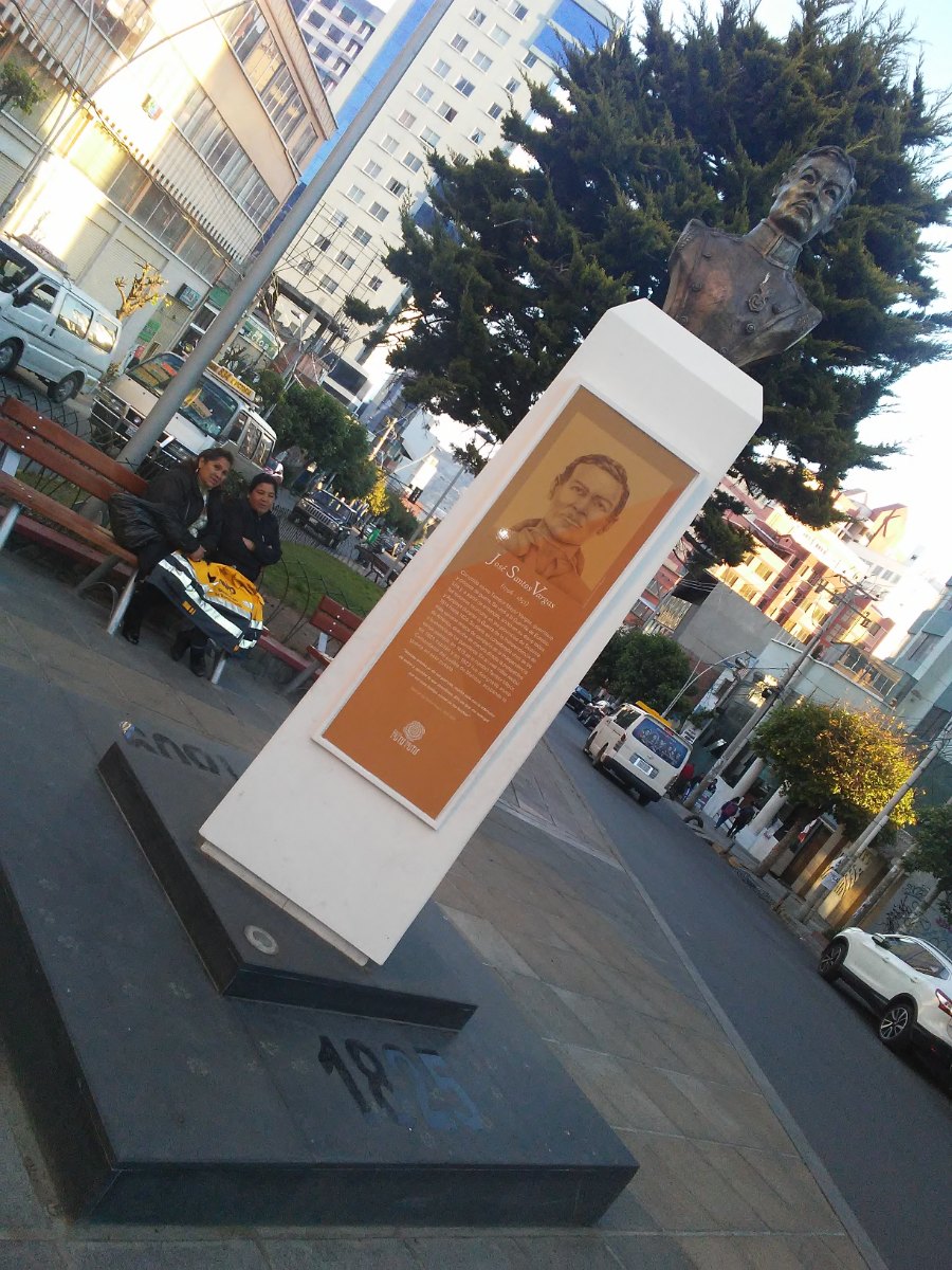 Busto de José Santos Vargas en La Paz